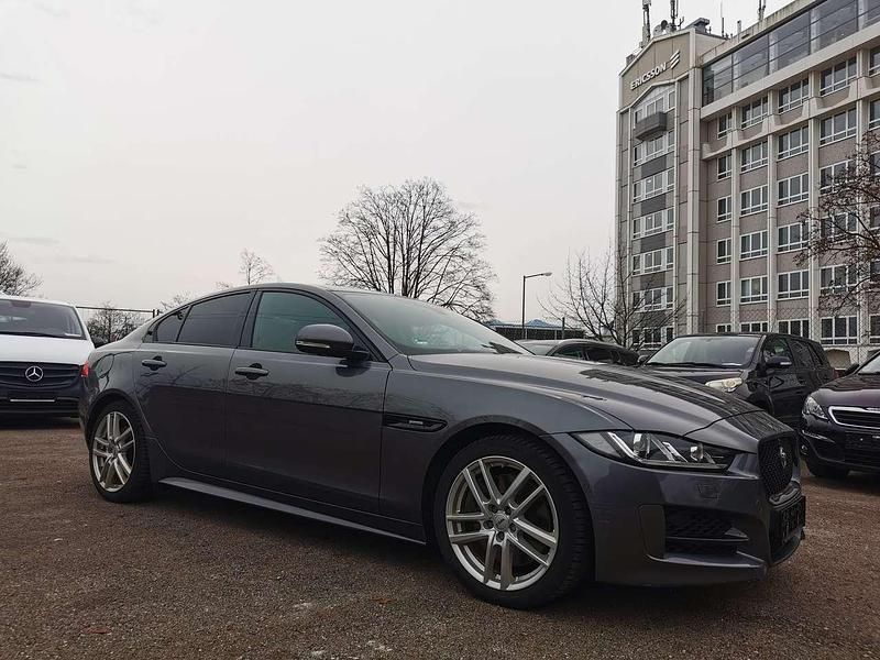 Gebraucht Jaguar XE R-Sport 250 PS (183 kW) 2019 Grau Limousine