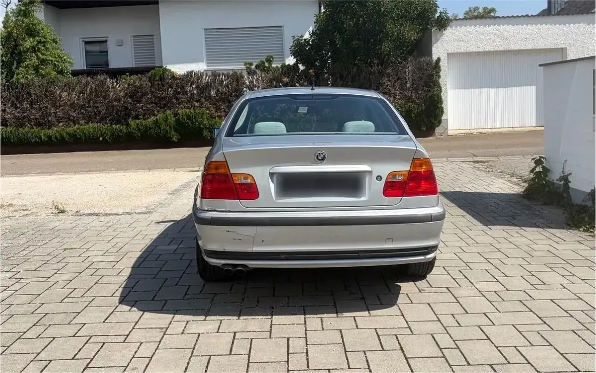 Gebraucht BMW 323 Basis 170 PS (125 kW) 1998 Silber Limousine