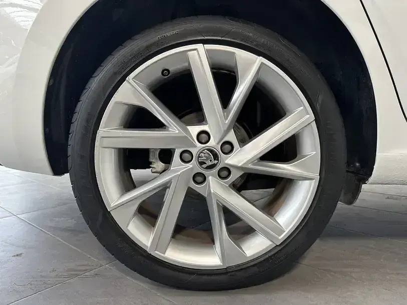 Gebraucht Skoda Scala Style 150 PS (110 kW) 2023 Moonweiss Kleinwagen