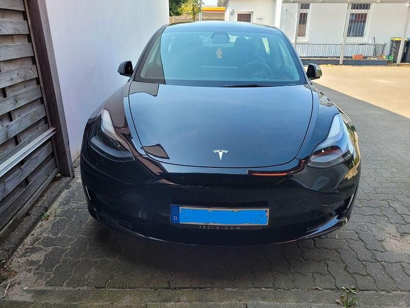 Schwarz Gebraucht 2021 Tesla Model 3 Standard Range Plus Limousine | 22.999 € (Superpreis) - Bild 1/4