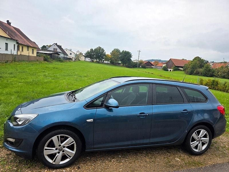 Blau Gebraucht 2015 Opel Astra Eco Kombi | 4.400 € (Guter Preis) - Bild 1/4