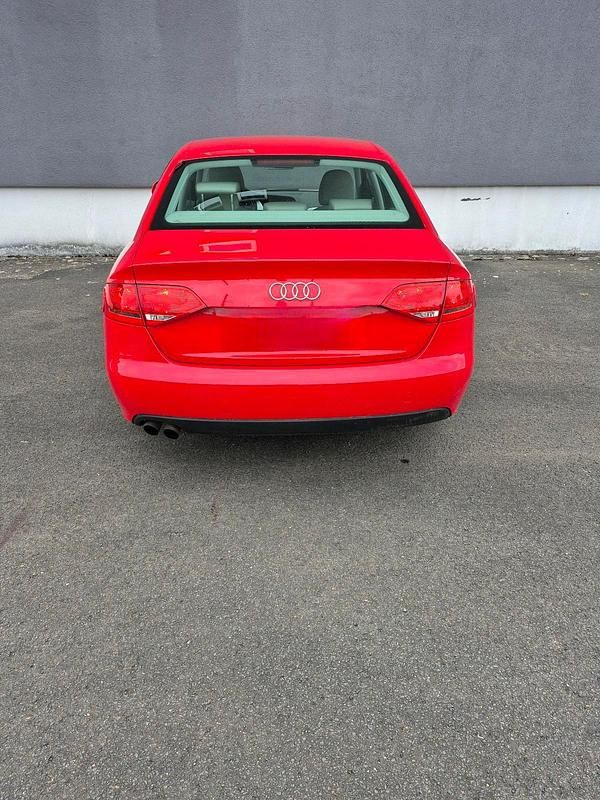 Gebraucht Audi A4 Attraction 120 PS (88 kW) 2008 Rot Limousine