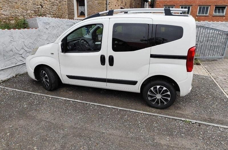 Weiß Gebraucht 2014 Fiat Qubo Trekking Van / Kleinbus | 3.100 € (Guter Preis) - Bild 1/4