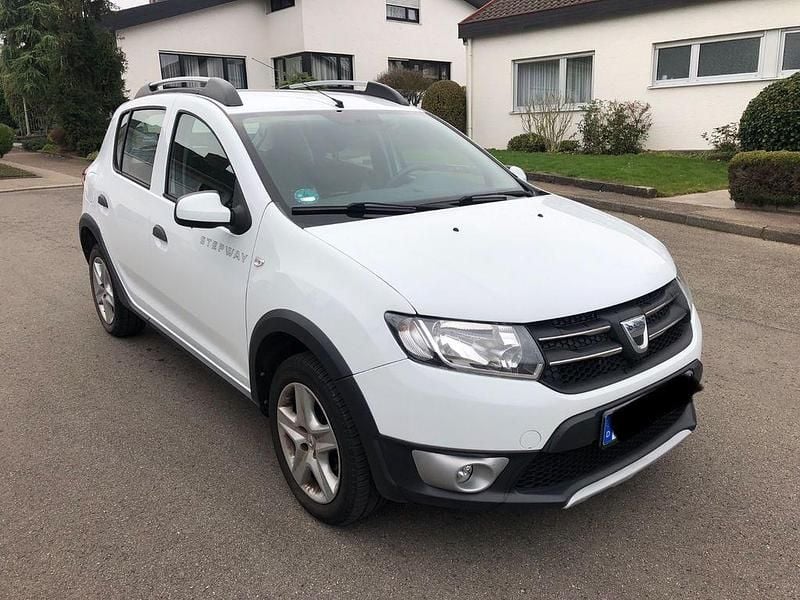 Weiß Gebraucht 2015 Dacia Sandero Stepway Limousine | 5.500 € (Guter Preis) - Bild 1/4