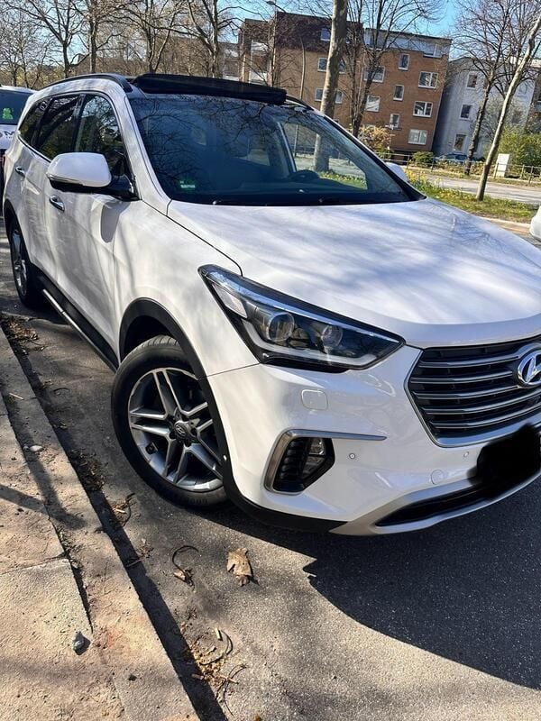 Weiß Gebraucht 2016 Hyundai Grand Santa Fe SUV | 24.000 € (Etwas zu teuer) - Bild 1/4