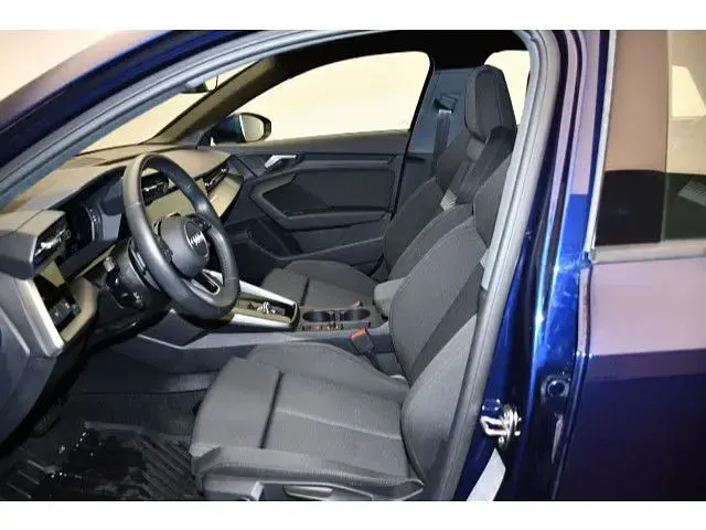 Gebraucht Audi A3 Advanced 190 PS (139 kW) 2022 Navarrablau metallic Limousine