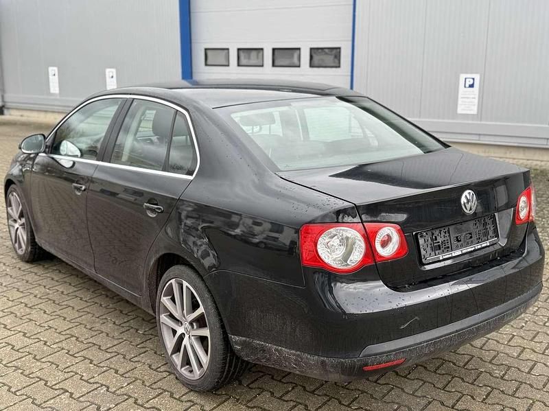 Gebraucht VW Jetta Comfortline 140 PS (102 kW) 2010 Candyweiß Limousine