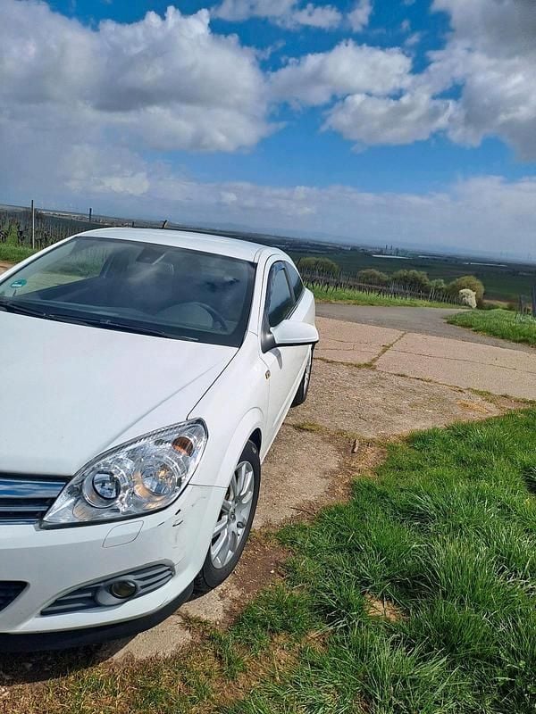 Gebraucht Opel Astra GTC 90 PS (66 kW) 2008 Weiß Coupé