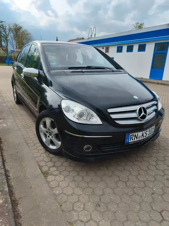Używany Mercedes B200 Edition 140 KM (102 kW) 2007 Czarny Minivan