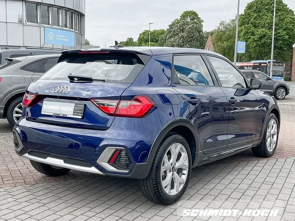 Gebraucht Audi A1 Basis 116 PS (85 kW) 2024 Navarrablau (blau) SUV