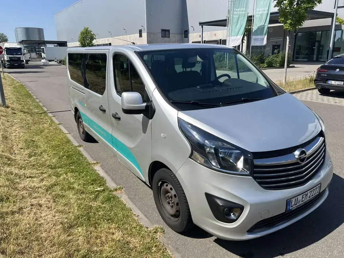 Gebraucht Opel Vivaro 125 PS (91 kW) 2017 Silber Van / Kleinbus