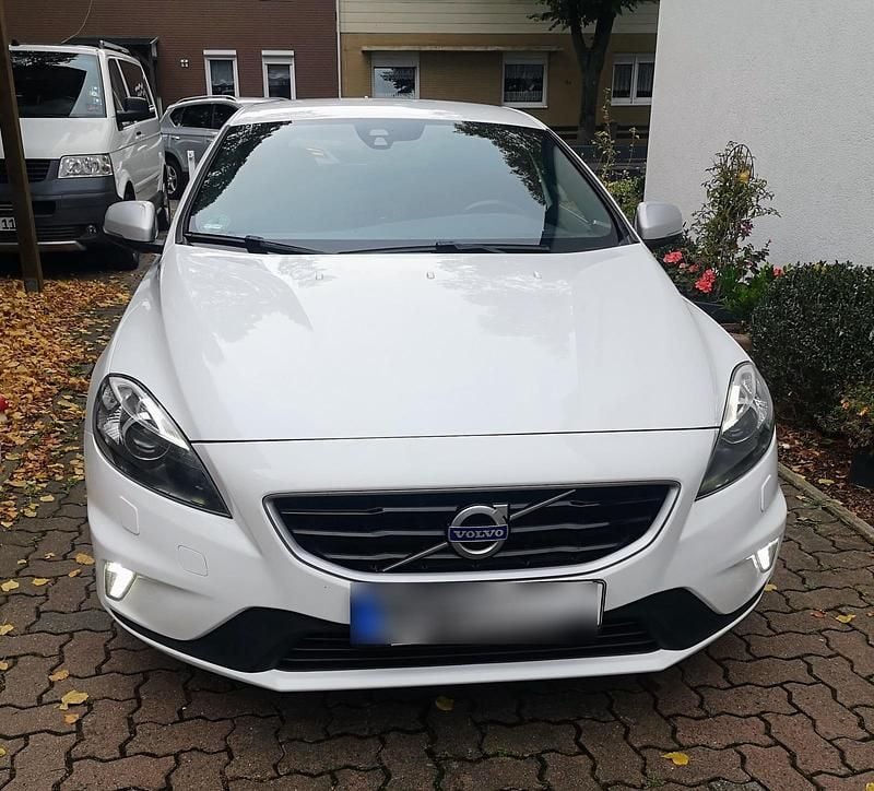 Gebraucht Volvo V40 R-Design 150 PS (110 kW) 2015 Weiß Limousine
