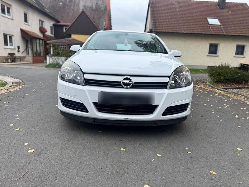 Weiß Gebraucht 2005 Opel Astra Limousine | 1.700 € (Guter Preis) - Bild 1/4