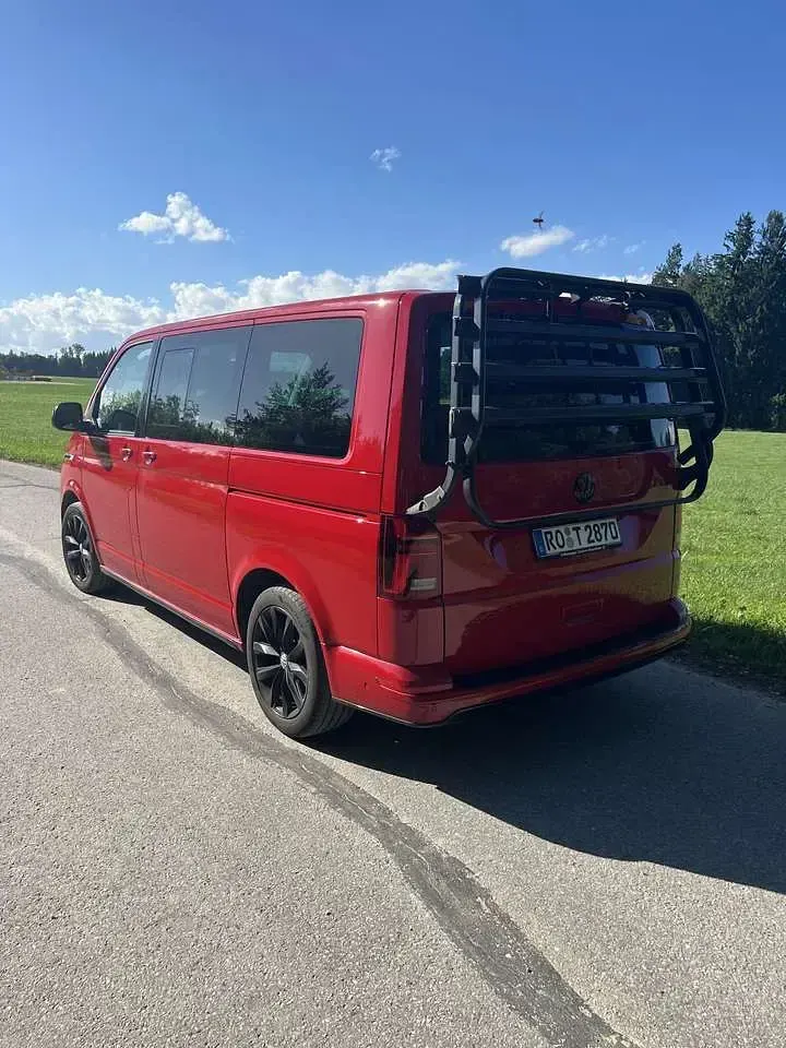 Gebraucht VW Multivan Generation Six 204 PS (150 kW) 2022 Rot Van / Kleinbus