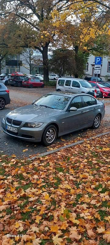 Silber Gebraucht 2005 BMW 318 Limousine | 3.000 € (Fairer Preis) - Bild 1/4