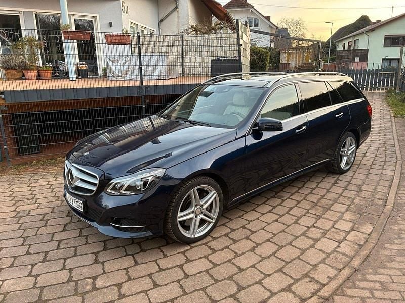 Gebraucht Mercedes E350 Avantgarde 252 PS (185 kW) 2014 Blau Kombi