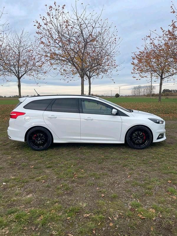 Gebraucht Ford Focus ST 250 PS (183 kW) 2018 Weiß Kombi