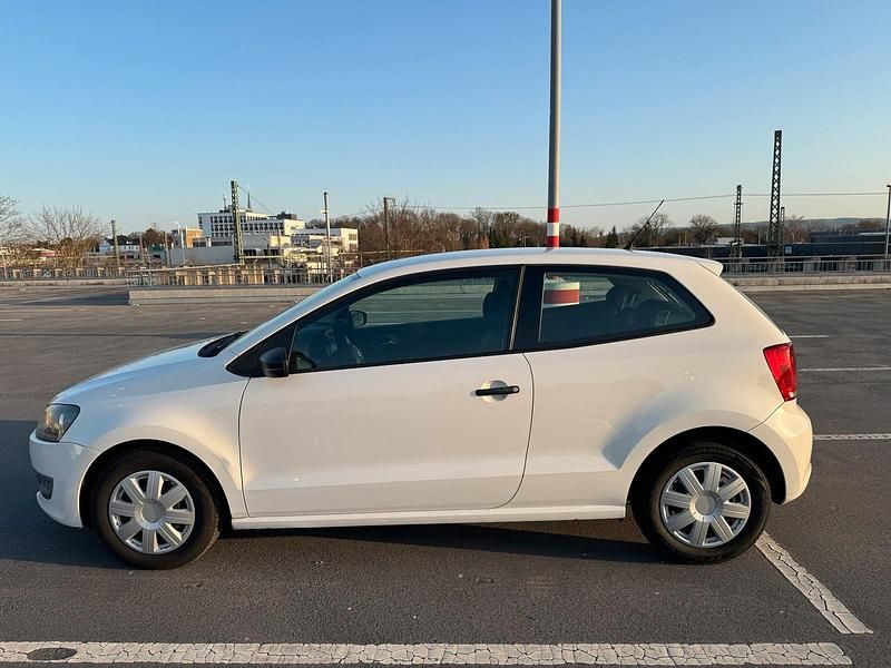 Gebraucht VW Polo 60 PS (44 kW) 2010 Weiß Kleinwagen