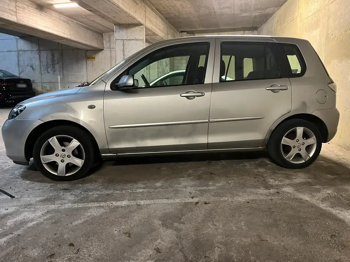 Usata Mazda 2 80 CV (58 kW) 2005 Argento Utilitaria