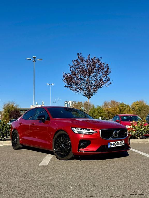 Rot Gebraucht 2019 Volvo S60 R-Design Limousine | 29.500 € (Teuer) - Bild 1/4