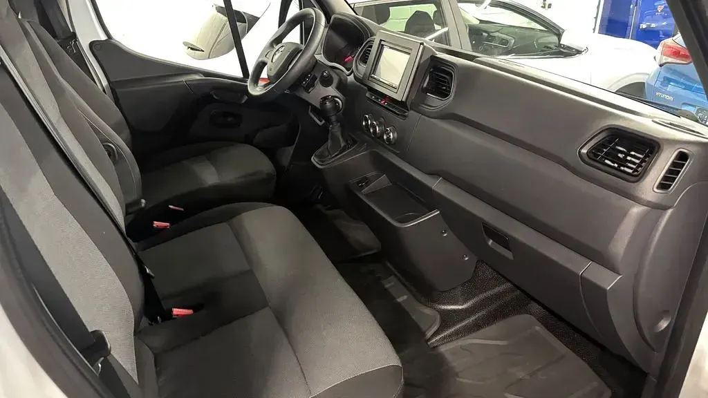 Gebraucht Renault Master 135 PS (99 kW) 2022 Weiß Van / Kleinbus
