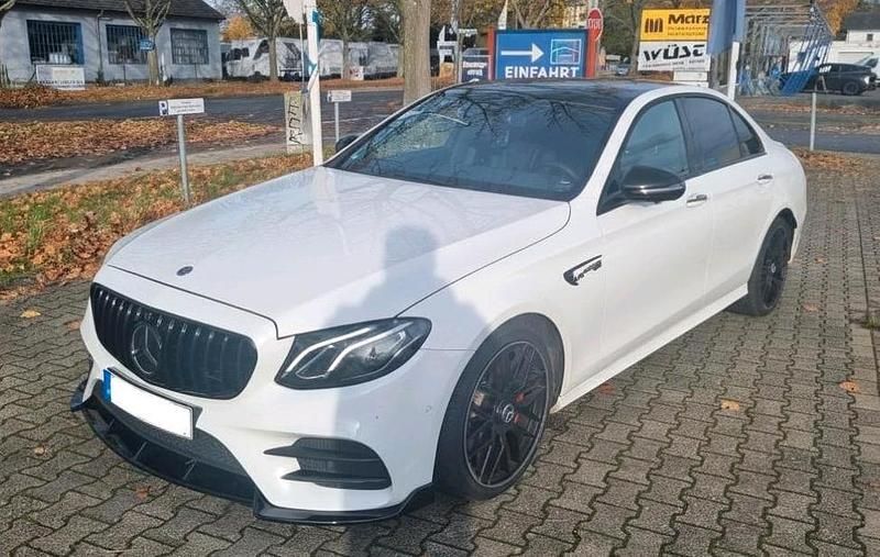 Weiß Gebraucht 2019 Mercedes E63S AMG AMG Limousine | 29.999 € - Bild 1/4