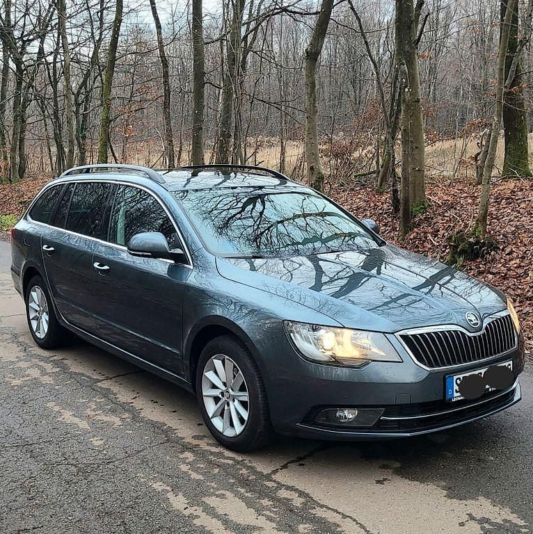 Grau Gebraucht 2015 Skoda Superb Ambition Kombi | 7.000 € (Fairer Preis) - Bild 1/4