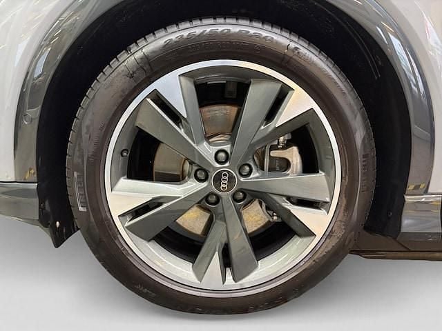 Second-hand Audi Q4 e-tron Ambiente 150 kW (204 CP) 2023 Gri SUV
