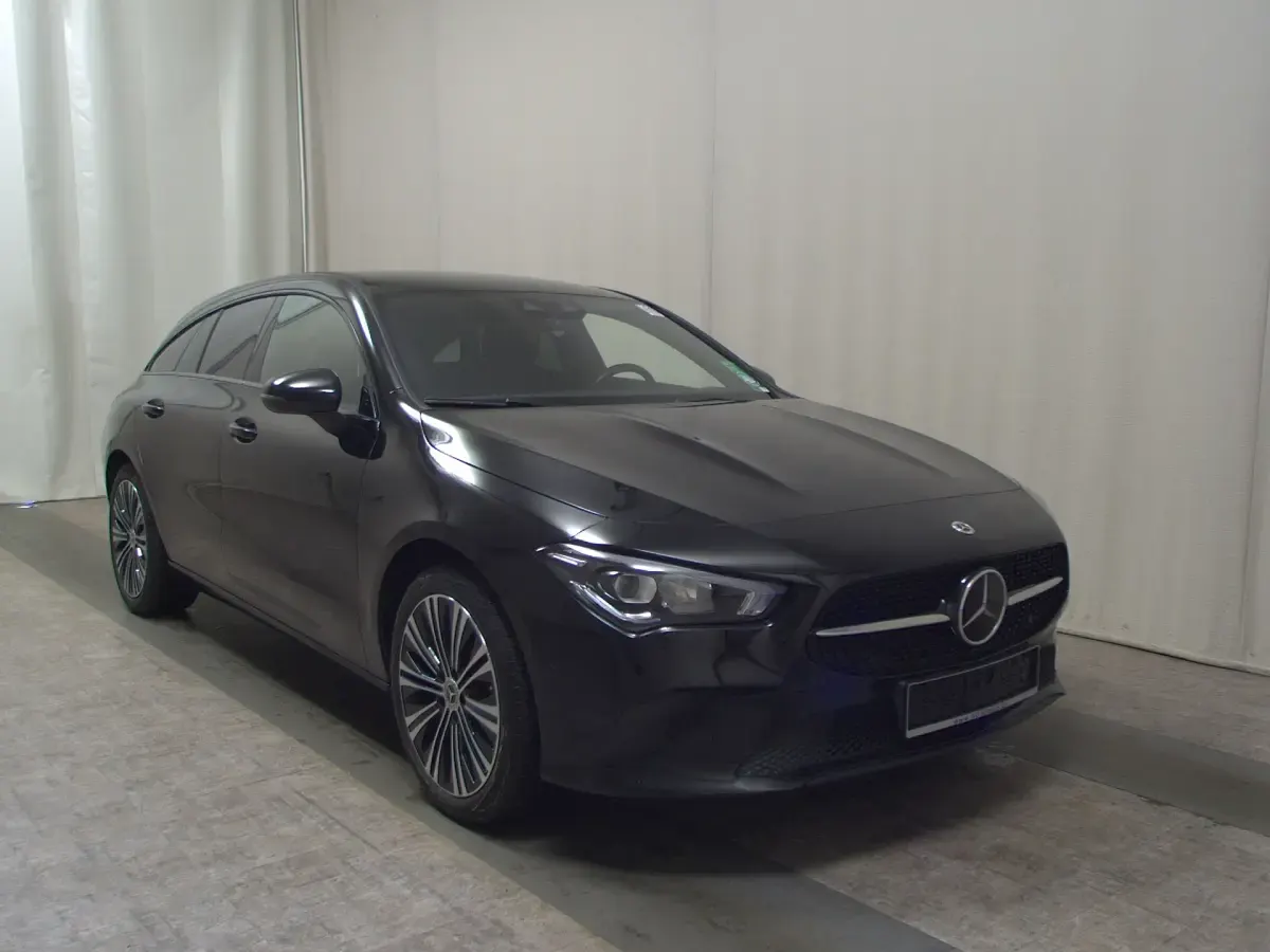 Gebraucht Mercedes CLA200 Shooting Brake Progressive 150 PS (110 kW) 2023 Schwarz Kombi