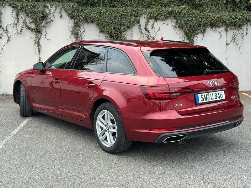 Second-hand Audi A4 Ambiente 231 CP (169 kW) 2019 Roșu Berlinǎ