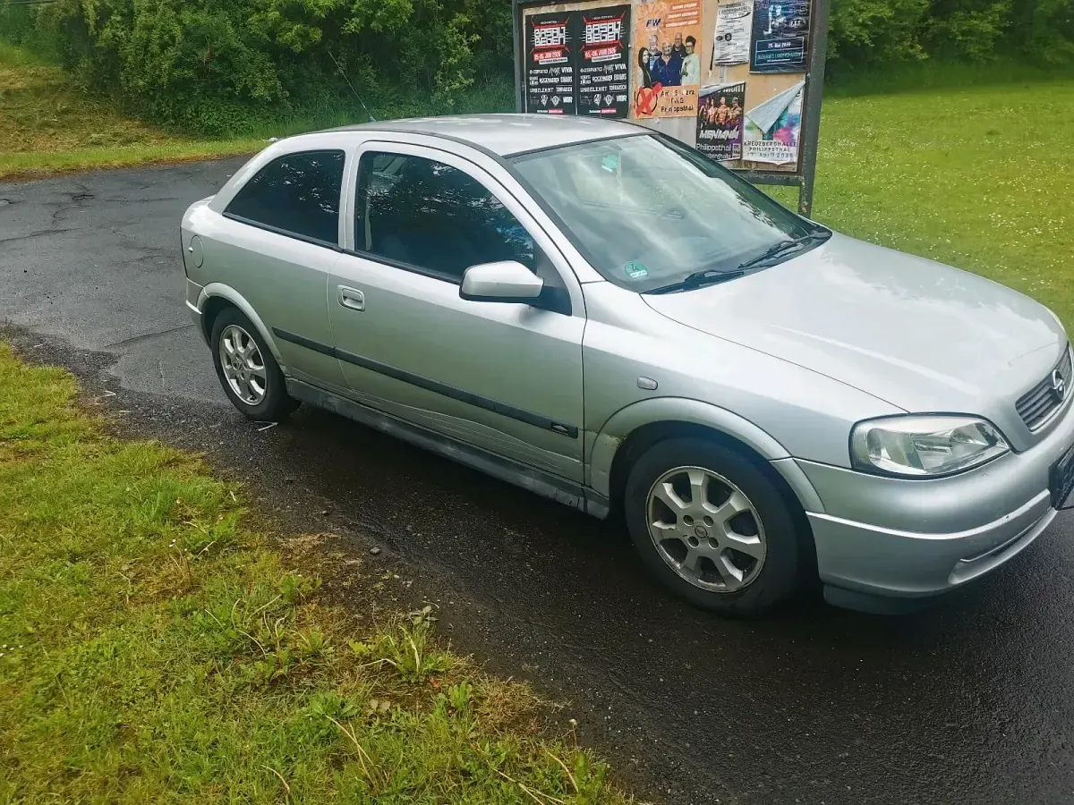 Gebraucht Opel Astra 101 PS (74 kW) 2003 Silber Kleinwagen
