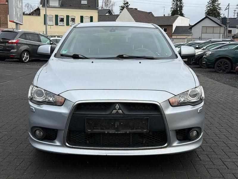 Gebraucht Mitsubishi Lancer Sportback Edition 116 PS (85 kW) 2011 Silber Limousine