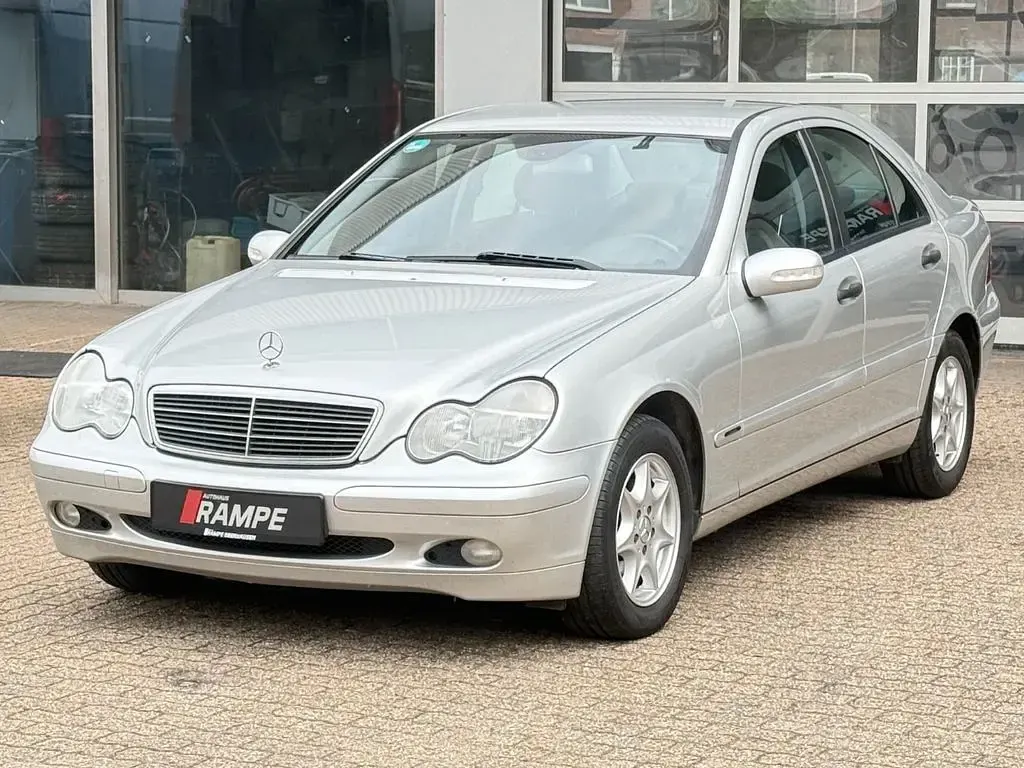 Gebraucht Mercedes C200 122 PS (89 kW) 2003 Silber Limousine