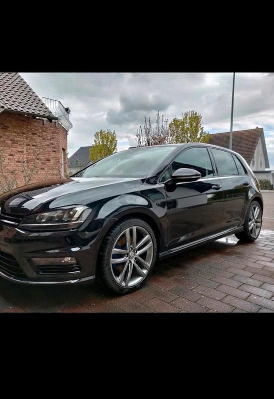 Schwarz Gebraucht 2016 VW Golf VII Highline Limousine | 12.750 € (Etwas zu teuer) - Bild 1/4