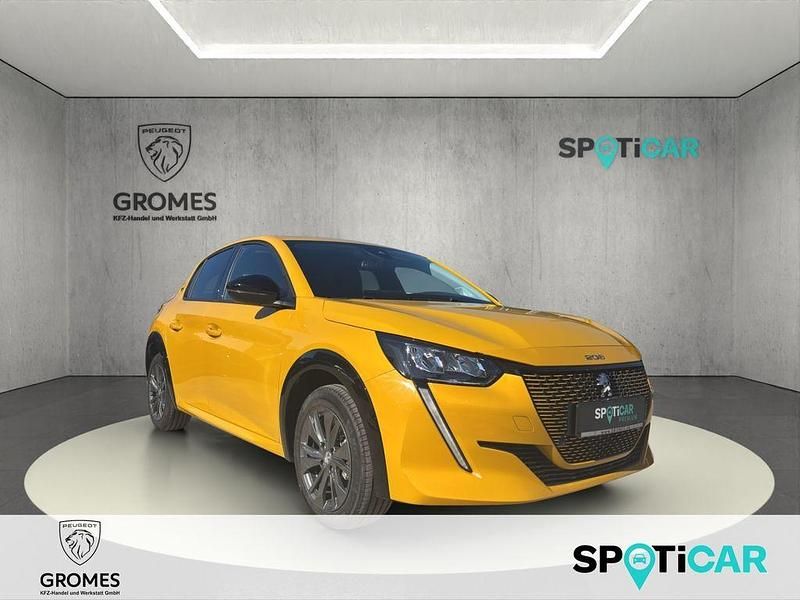Gelb faro (metallic) Gebraucht 2023 Peugeot e-208 Allure Kleinwagen | 21.490 € (Fairer Preis) - Bild 1/4