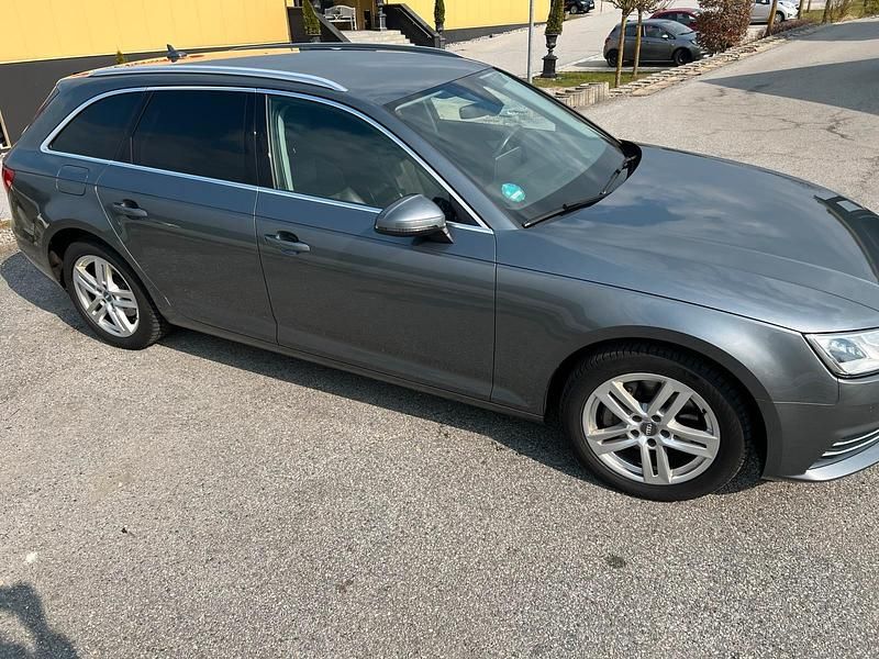 Używany Audi A4 Sport 190 KM (139 kW) 2017 Szary Kombi