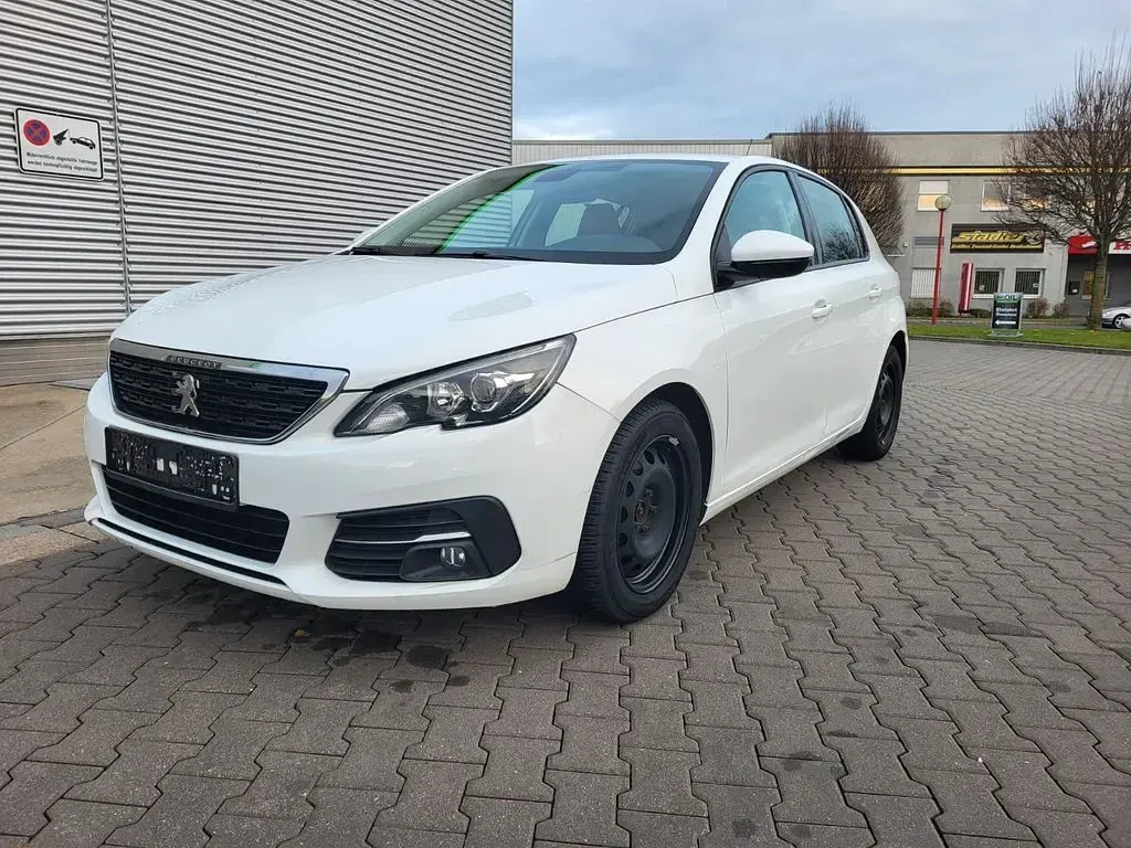 Gebraucht Peugeot 308 Active 131 PS (96 kW) 2021 Weiß Limousine