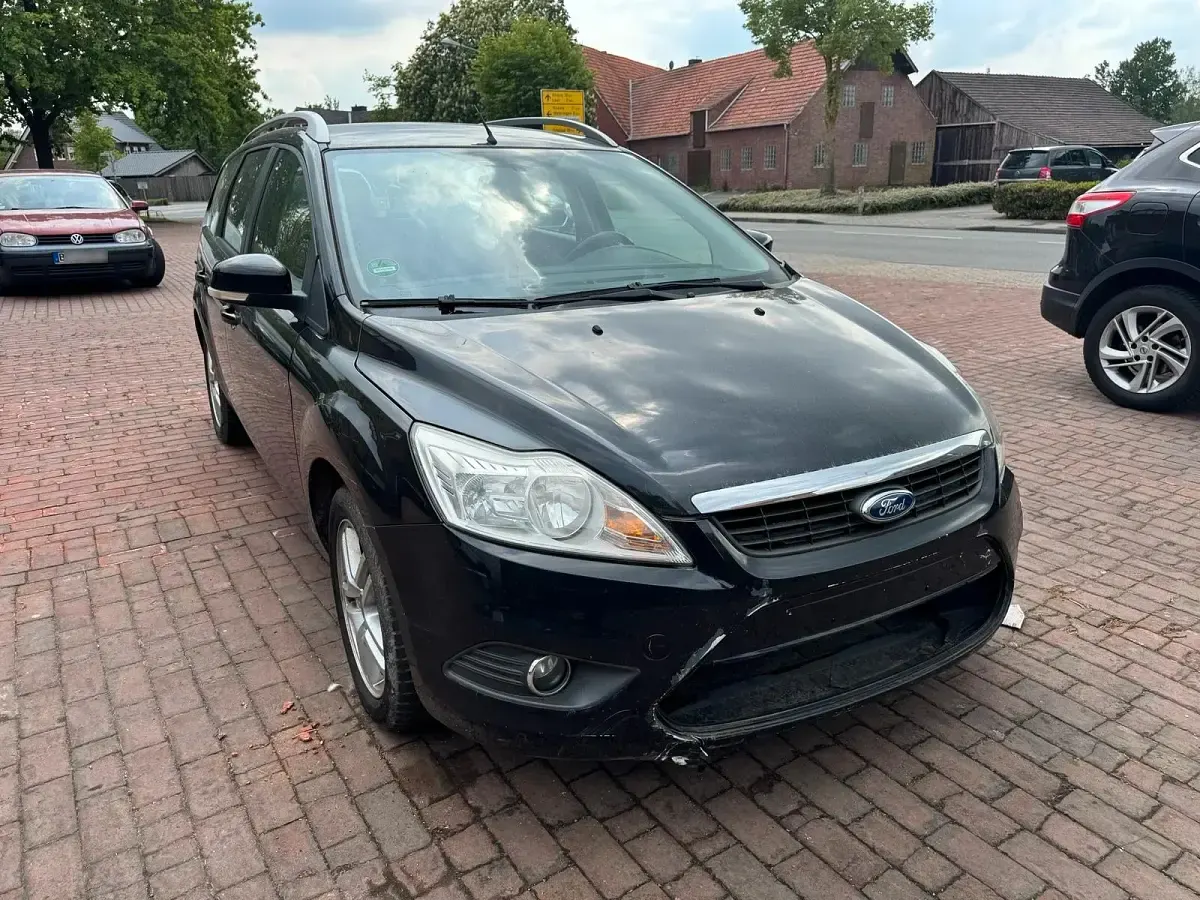 Gebraucht Ford Focus 101 PS (74 kW) 2010 Kombi