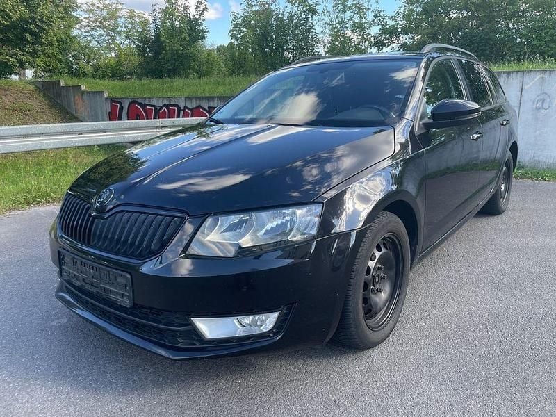 Schwarz Gebraucht 2016 Skoda Octavia Ambition Kombi | 7.100 € (Superpreis) - Bild 1/4