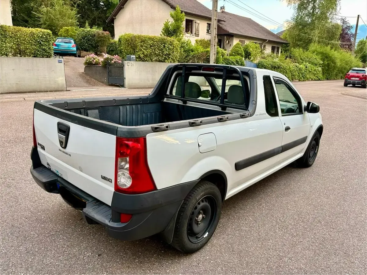 Gebraucht Dacia Pick up 86 PS (63 kW) 2010 Weiß Pickup
