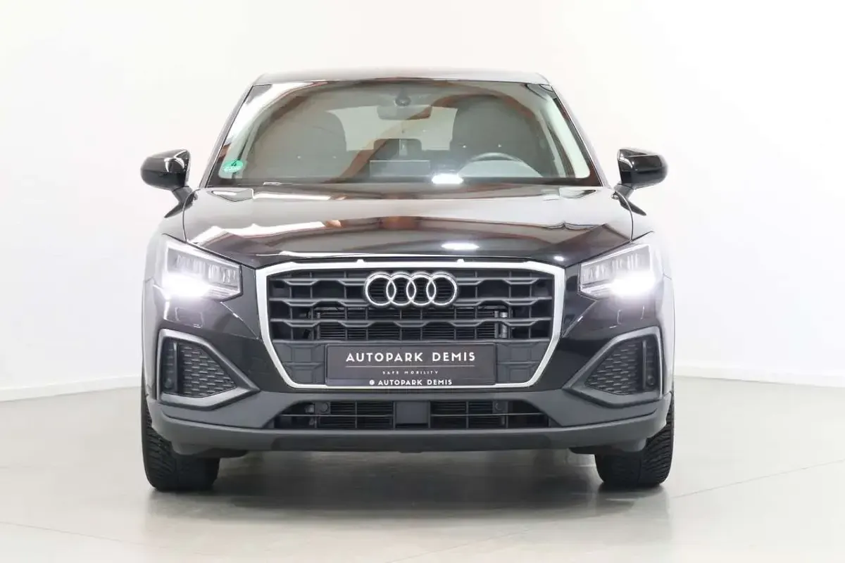 Gebraucht Audi Q2 Basis 150 PS (110 kW) 2022 Schwarz SUV