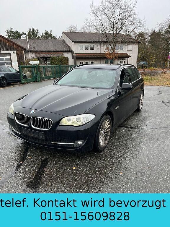 Schwarz Gebraucht 2013 BMW 520 Sport Line Kombi | 9.200 € (Superpreis) - Bild 1/4
