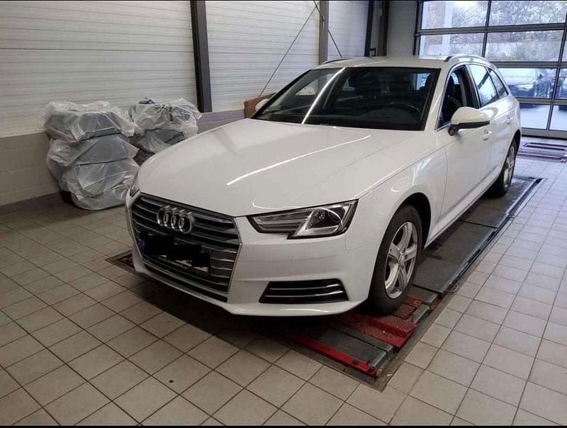 Weiß Gebraucht 2017 Audi A4 Sport Kombi | 13.790 € (Guter Preis) - Bild 1/4