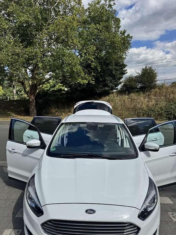 Weiß Gebraucht 2019 Ford S-MAX Titanium Van / Kleinbus | 19.500 € (Fairer Preis) - Bild 1/4