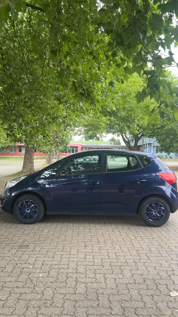 Gebraucht Kia Venga 125 PS (91 kW) 2010 Blau Kleinwagen