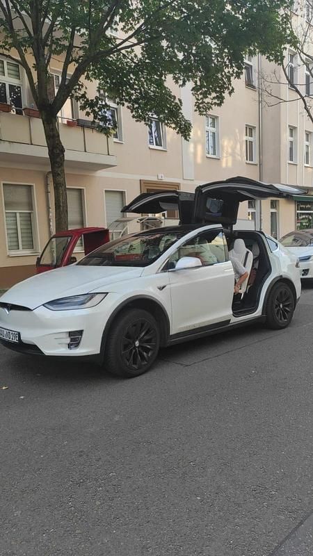 Weiß Gebraucht 2017 Tesla Model X SUV | 35.500 € - Bild 1/4