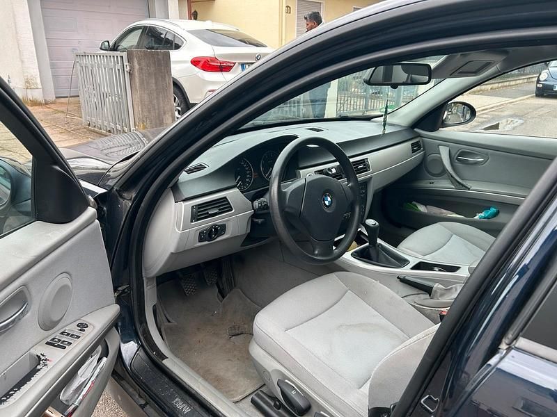 Gebraucht BMW 320 150 PS (110 kW) 2005 Blau Limousine