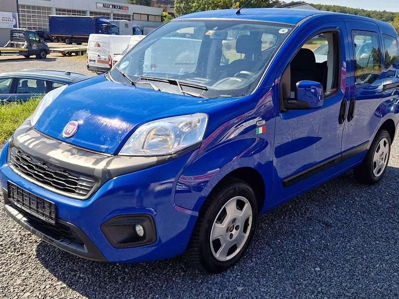 Blau Gebraucht 2018 Fiat Qubo Lounge Van / Kleinbus | 7.990 € (Superpreis) - Bild 1/4