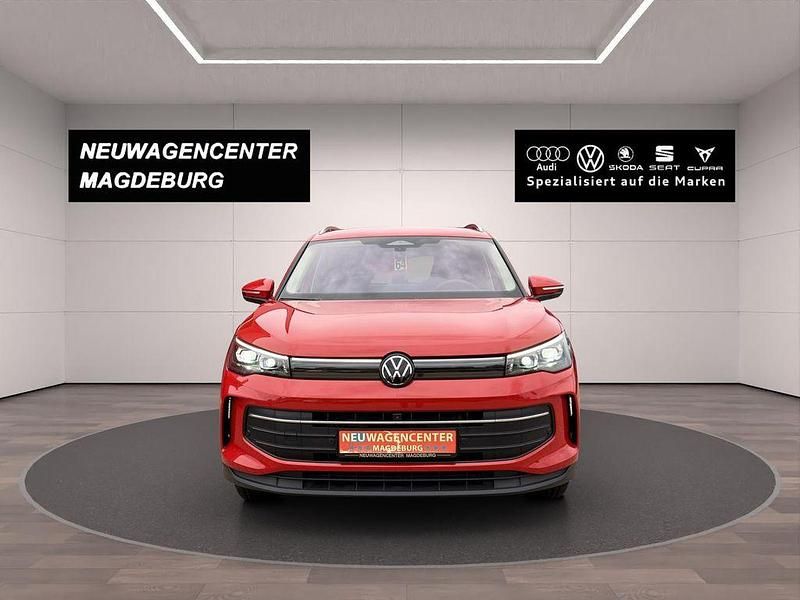 Gebraucht VW Tiguan Life 150 PS (110 kW) 2024 Persimmon red metallic SUV