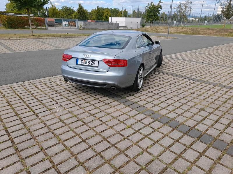 Silber Gebraucht 2010 Audi A5 S-Line Coupé | 8.400 € - Bild 1/4